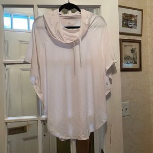 Gap fit athletic top never worn.